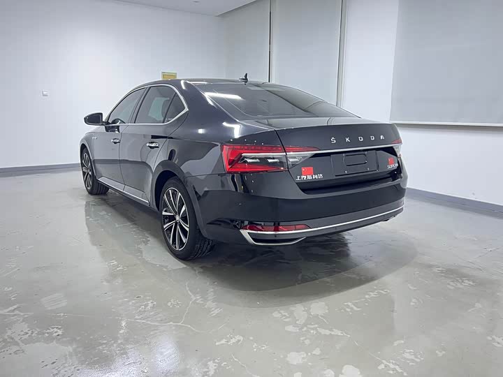Skoda Superb 2023 TSI280 DSG Luxury - zdjęcie 19