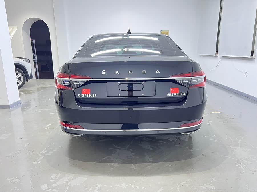 Skoda Superb 2023 TSI280 DSG Luxury - zdjęcie 4