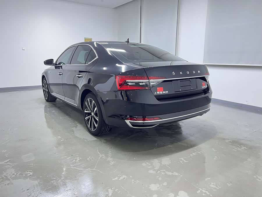Skoda Superb 2023 TSI280 DSG Luxury - zdjęcie 5