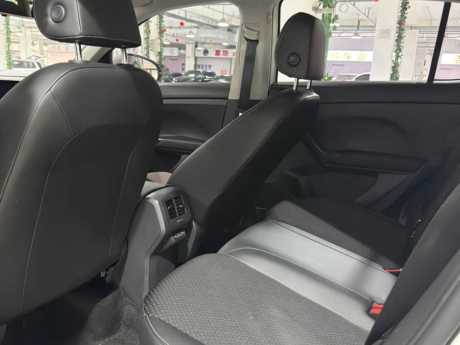 Tayron 2023 200TSI DSG Smart Edition - zdjęcie 5