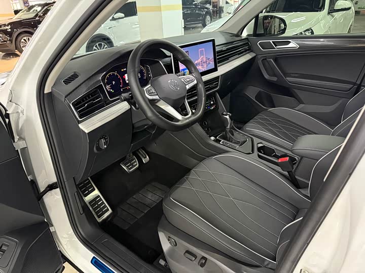 Tiguan L 2025 Outstanding Edition 330TSI Automatic Two-Wheel Drive R-Line Long Glory Version - zdjęcie 17