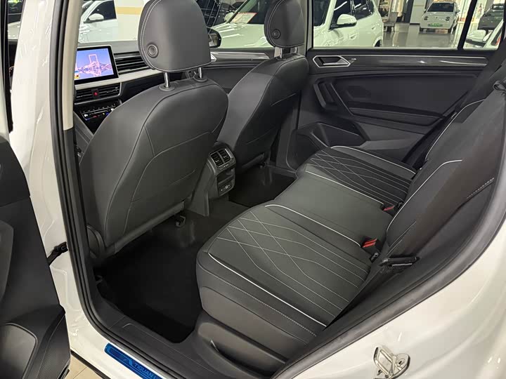 Tiguan L 2025 Outstanding Edition 330TSI Automatic Two-Wheel Drive R-Line Long Glory Version - zdjęcie 20