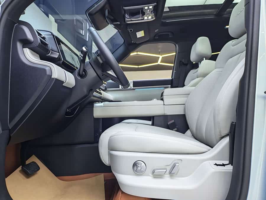 Titan 7 2025 190KM 4WD Max - zdjęcie 4