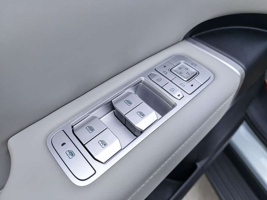 Titan 7 2025 190KM 4WD Max - zdjęcie 9
