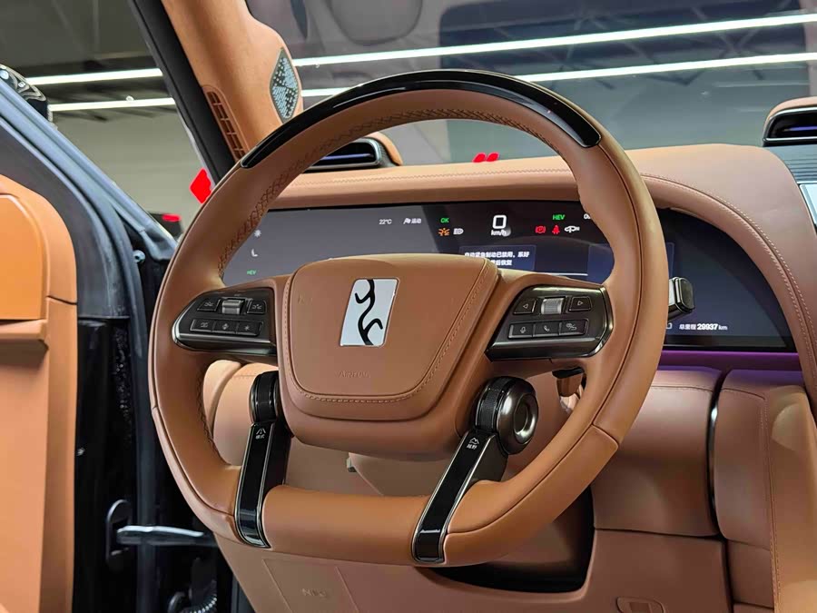 U8 2023 Luxury - zdjęcie 11