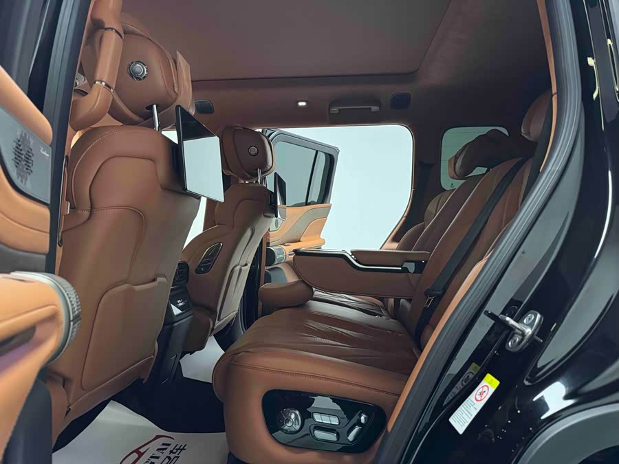 U8 2023 Luxury - zdjęcie 17