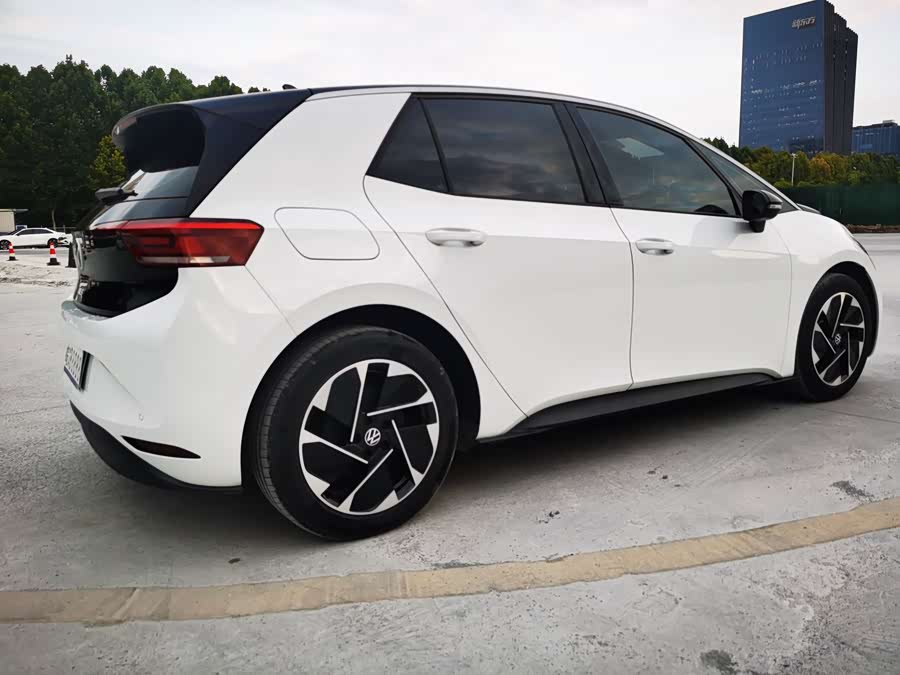 Volkswagen ID.3 2024 Outstanding - zdjęcie 16