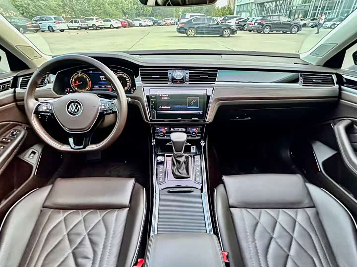 Volkswagen Phideon 2021 380TSI Premium - zdjęcie 13