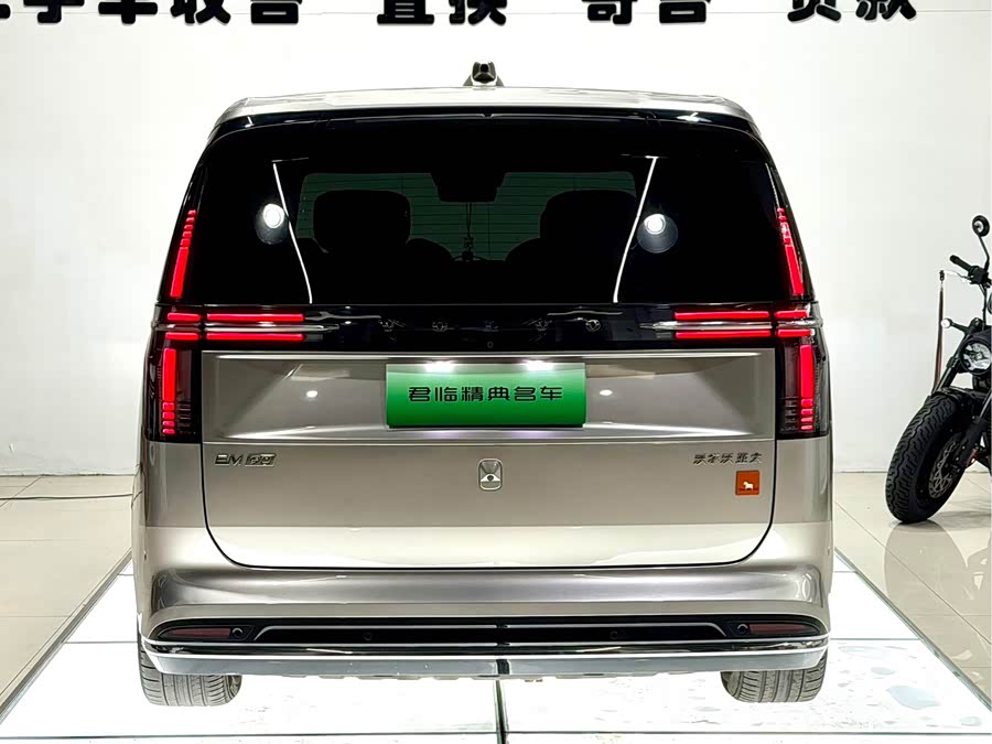 Volvo EM90 2025 Ultra 6-Seater - zdjęcie 8