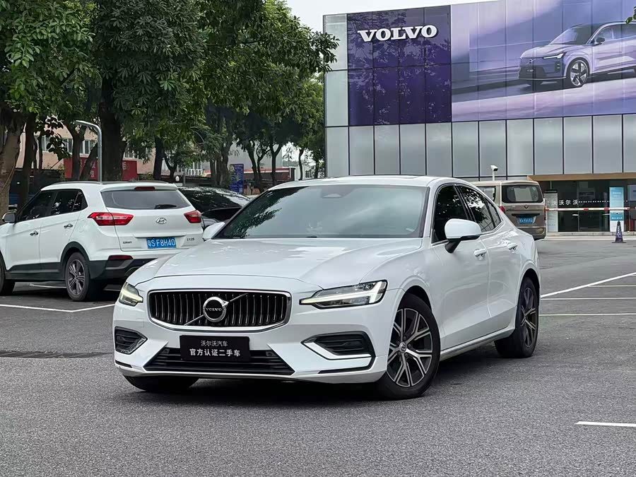 Volvo S60 2023 B4 Intelligent Luxury Edition - zdjęcie 1