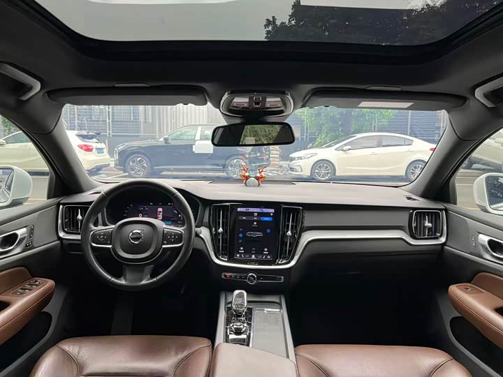 Volvo S60 2023 B4 Intelligent Luxury Edition - zdjęcie 18