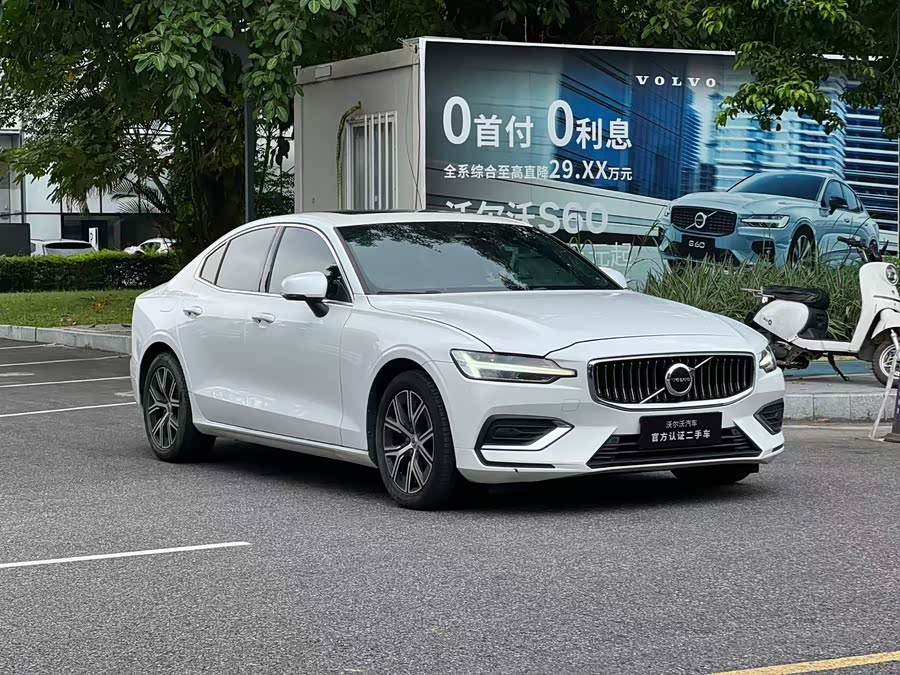 Volvo S60 2023 B4 Intelligent Luxury Edition - zdjęcie 3