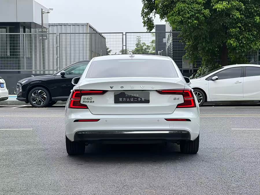 Volvo S60 2023 B4 Intelligent Luxury Edition - zdjęcie 5