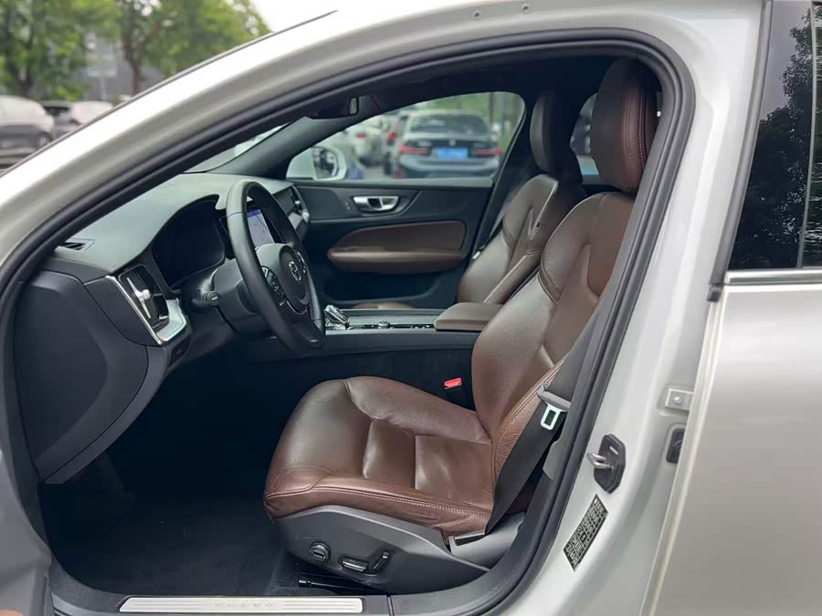 Volvo S60 2023 B4 Intelligent Luxury Edition - zdjęcie 6