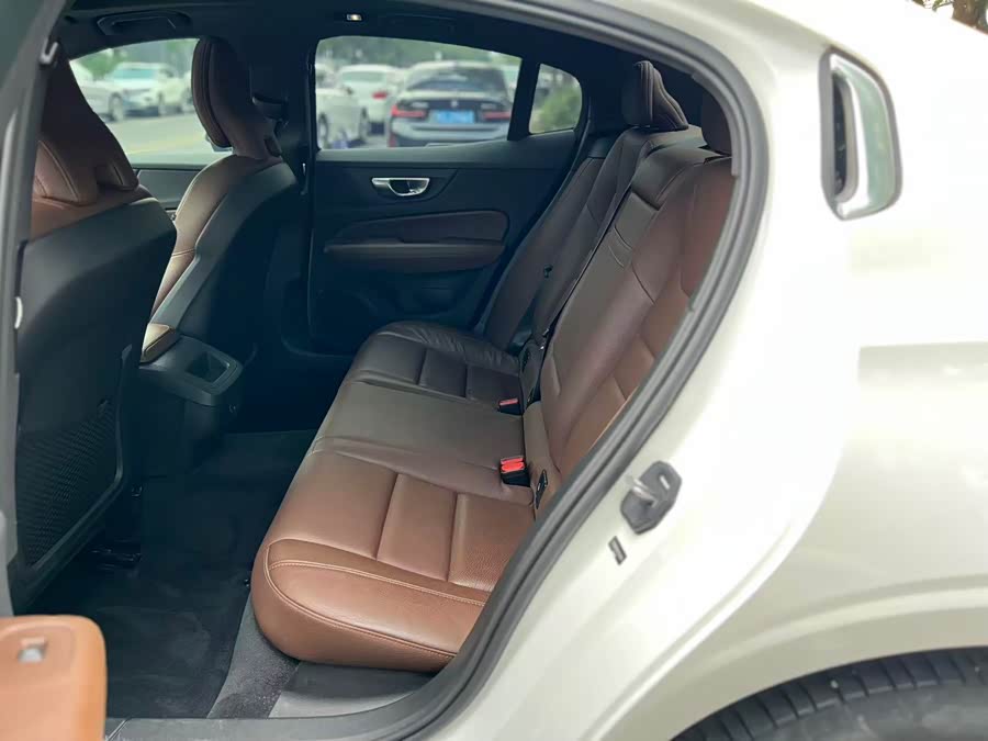 Volvo S60 2023 B4 Intelligent Luxury Edition - zdjęcie 7