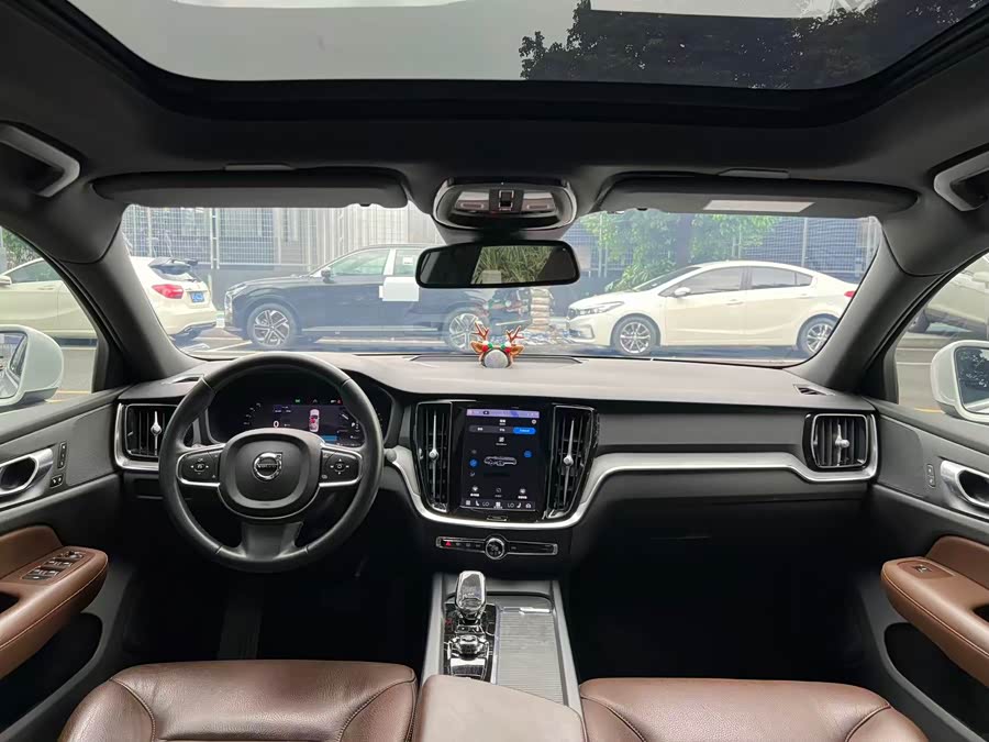 Volvo S60 2023 B4 Intelligent Luxury Edition - zdjęcie 9