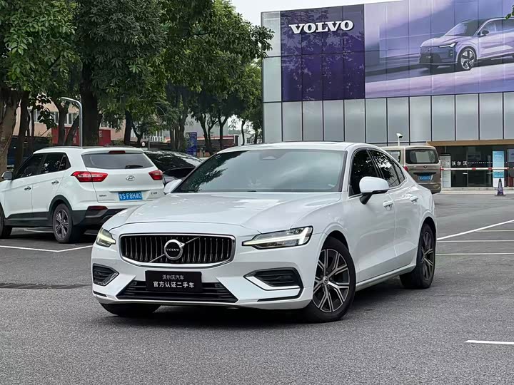 Volvo S60 2023 B4 Intelligent Luxury Edition - zdjęcie 10