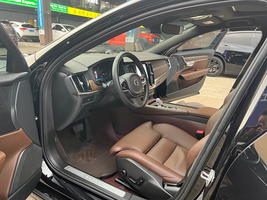Volvo S90 2023 B5 Intelligent Luxury - zdjęcie 11