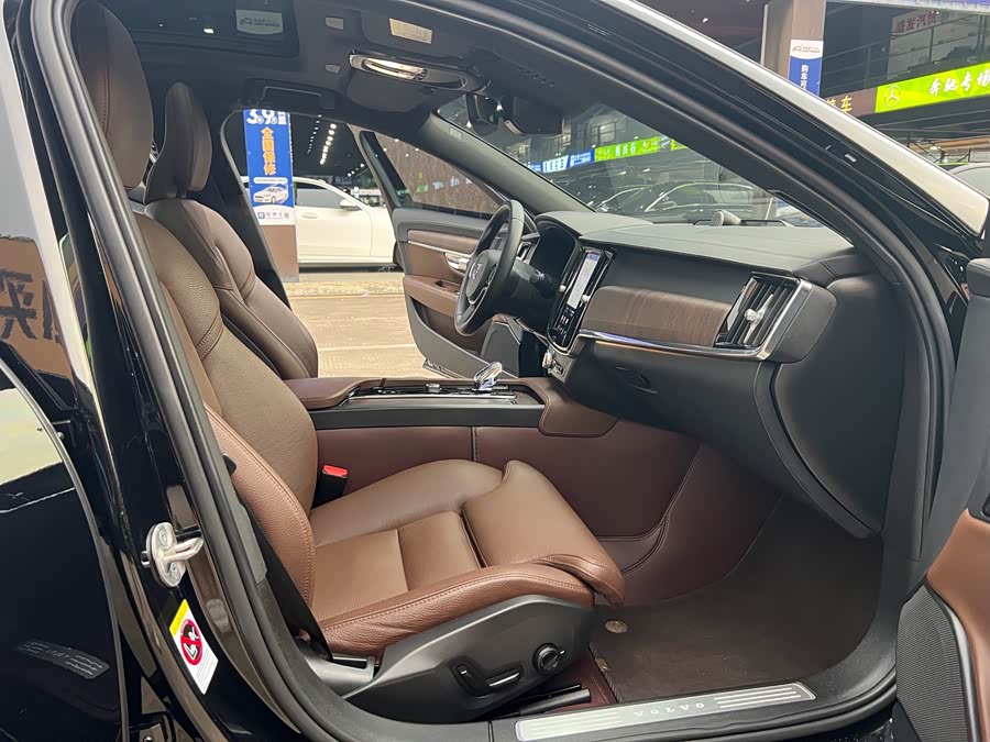 Volvo S90 2023 B5 Intelligent Luxury - zdjęcie 13