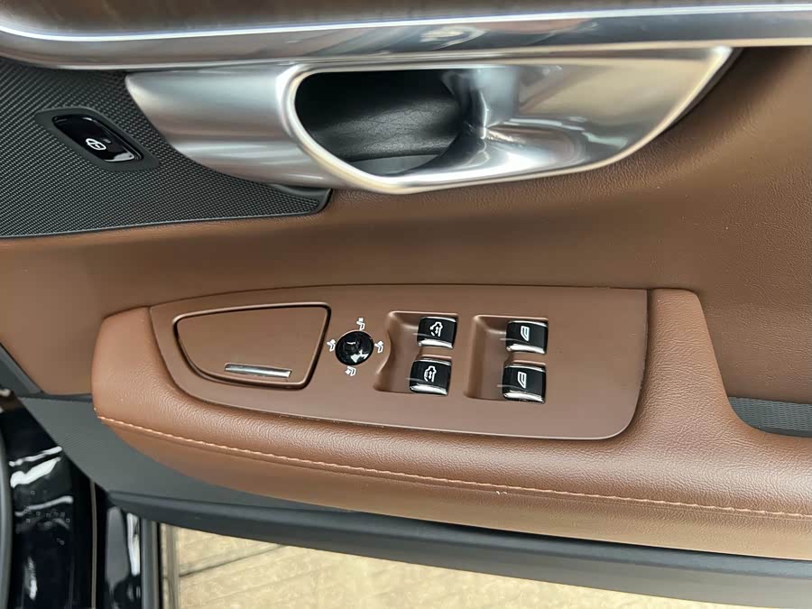 Volvo S90 2023 B5 Intelligent Luxury - zdjęcie 15