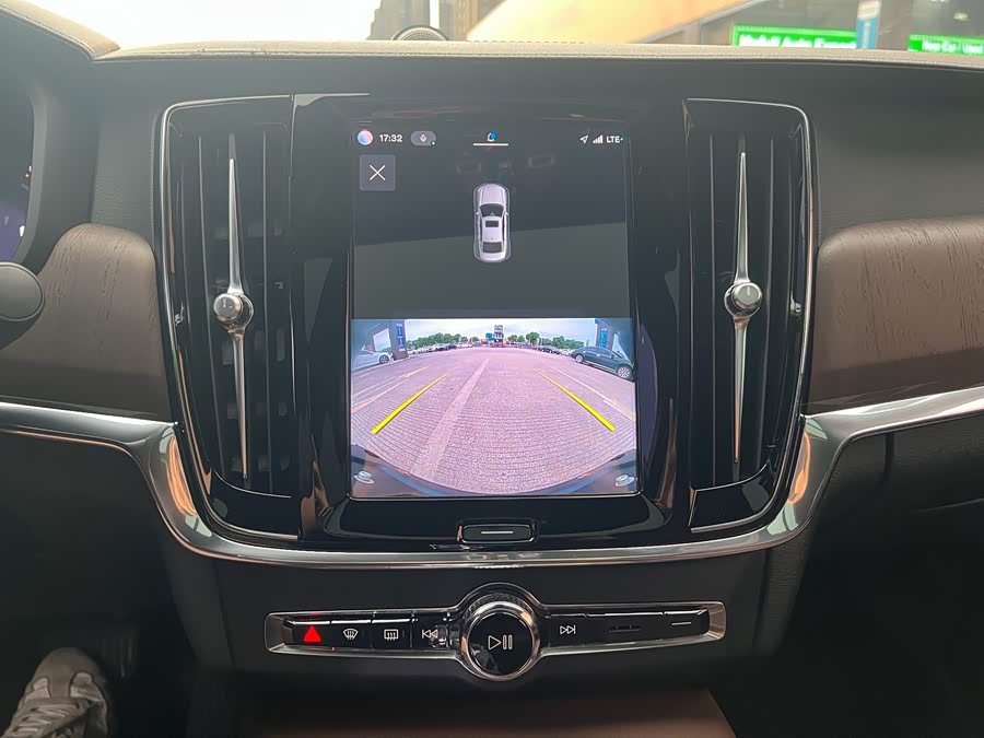 Volvo S90 2023 B5 Intelligent Luxury - zdjęcie 16