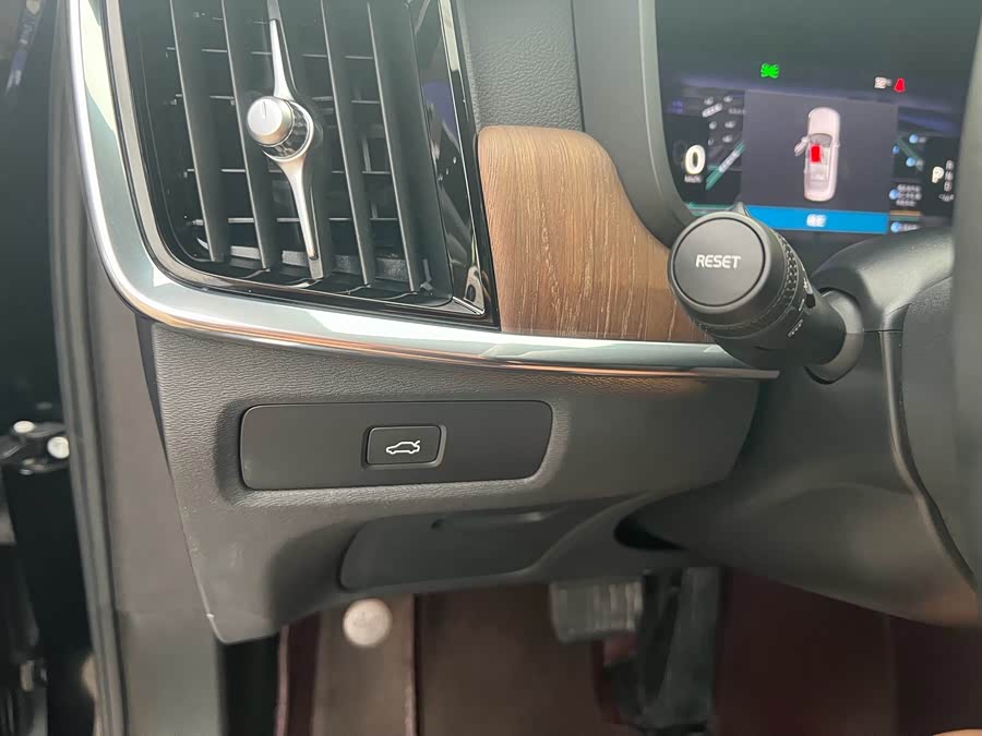 Volvo S90 2023 B5 Intelligent Luxury - zdjęcie 17