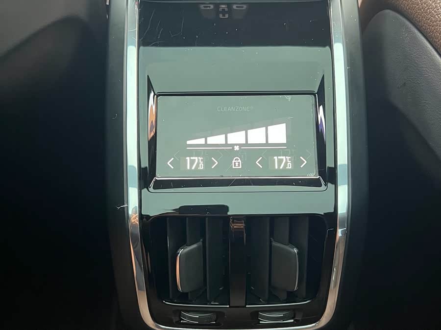 Volvo S90 2023 B5 Intelligent Luxury - zdjęcie 18