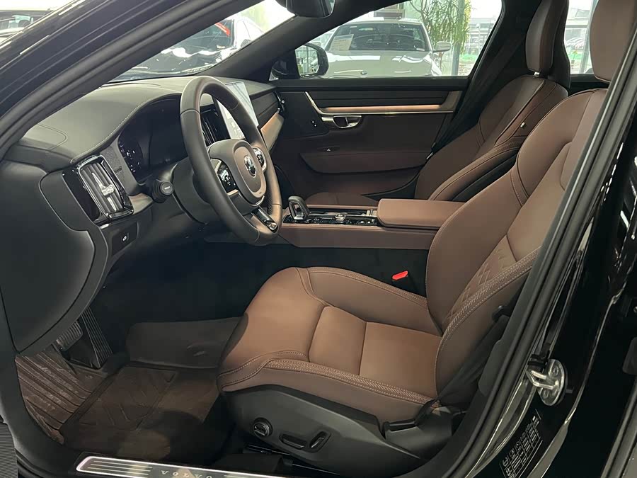 Volvo S90 2026 B5 Intelligent Luxury - zdjęcie 3