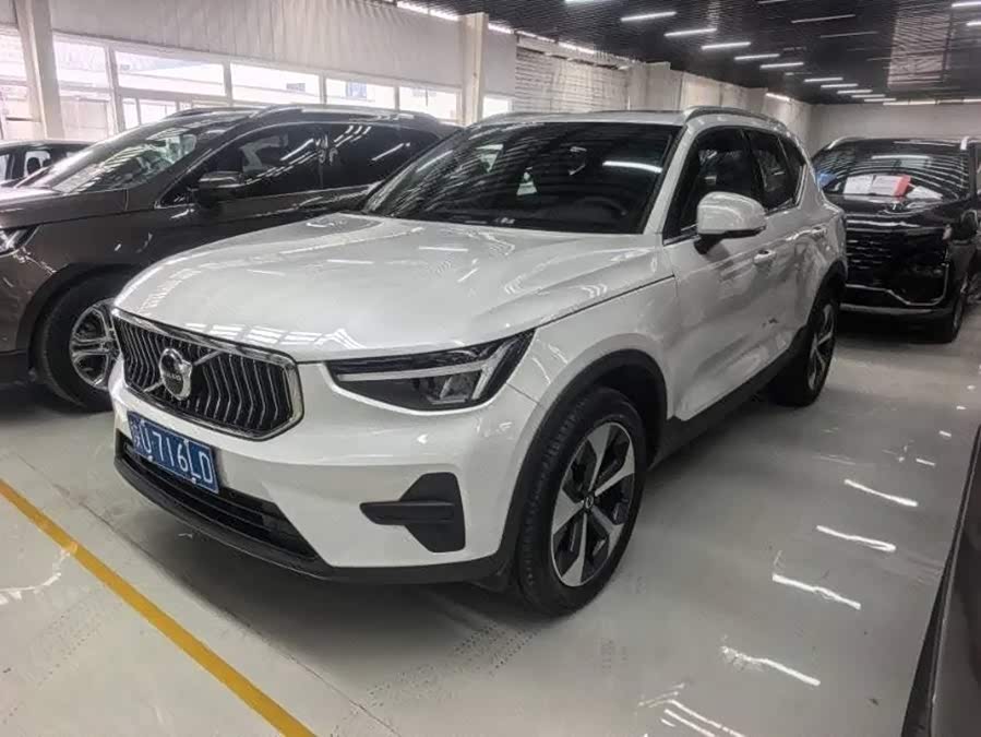 Volvo XC40 2024 B4 4WD Intelligent Luxury - zdjęcie 1