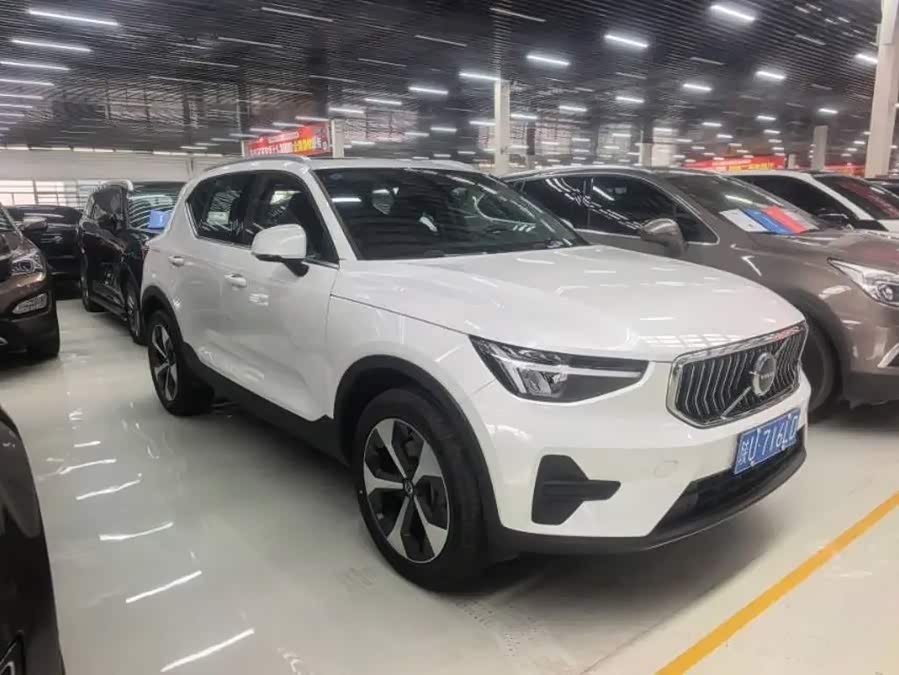 Volvo XC40 2024 B4 4WD Intelligent Luxury - zdjęcie 2