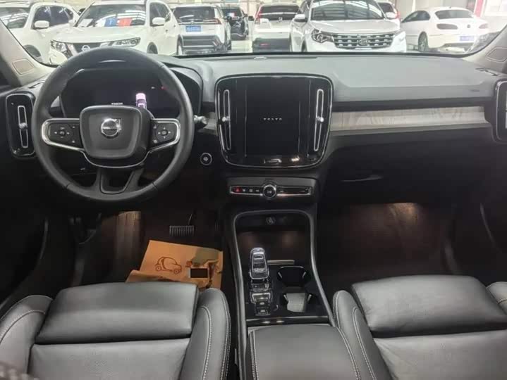 Volvo XC40 2024 B4 4WD Intelligent Luxury - zdjęcie 12