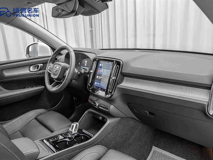 Volvo XC40 2024 B4 4WD Intelligent Luxury - zdjęcie 14