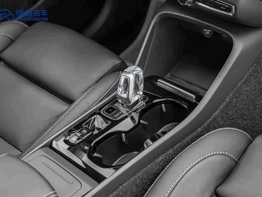 Volvo XC40 2024 B4 4WD Intelligent Luxury - zdjęcie 19