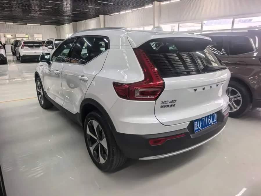 Volvo XC40 2024 B4 4WD Intelligent Luxury - zdjęcie 3
