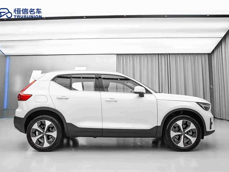 Volvo XC40 2024 B4 4WD Intelligent Luxury - zdjęcie 4