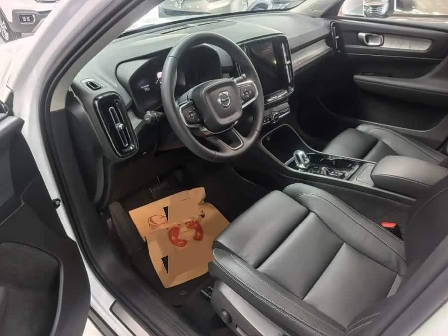 Volvo XC40 2024 B4 4WD Intelligent Luxury - zdjęcie 6