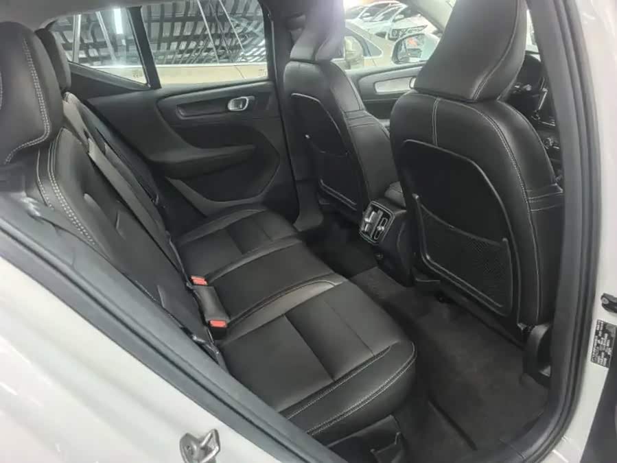 Volvo XC40 2024 B4 4WD Intelligent Luxury - zdjęcie 7