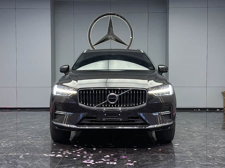 Volvo XC60 2024 B5 4WD Intelligent Luxury - zdjęcie 2