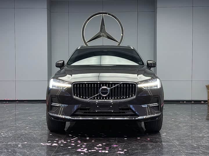 Volvo XC60 2024 B5 4WD Intelligent Luxury - zdjęcie 11