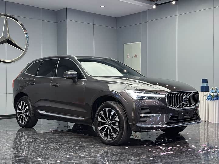 Volvo XC60 2024 B5 4WD Intelligent Luxury - zdjęcie 12
