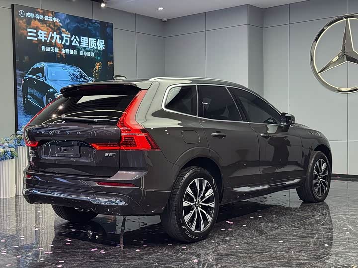 Volvo XC60 2024 B5 4WD Intelligent Luxury - zdjęcie 16