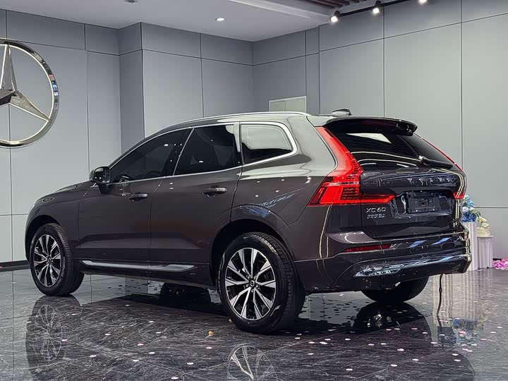Volvo XC60 2024 B5 4WD Intelligent Luxury - zdjęcie 18