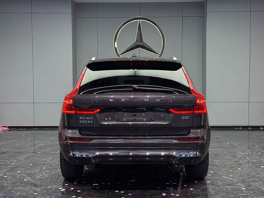 Volvo XC60 2024 B5 4WD Intelligent Luxury - zdjęcie 8