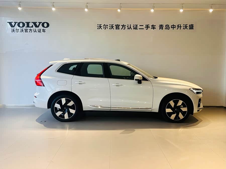 Volvo XC60 2024 T8 PHEV Long Range 4WD Intelligent Luxury - zdjęcie 3