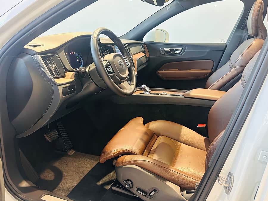 Volvo XC60 2024 T8 PHEV Long Range 4WD Intelligent Luxury - zdjęcie 10