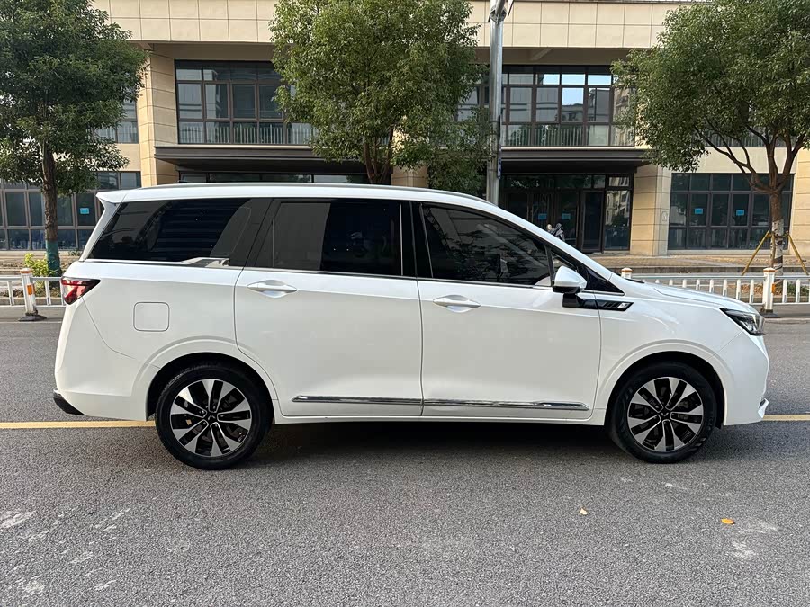 Wuling Jiachen 2023 2.0L DHT Flagship - zdjęcie 12