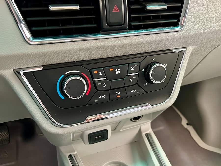 X30L 2024 Wealth Edition Van 5/6/7 Seats Front Air Conditioning - zdjęcie 10