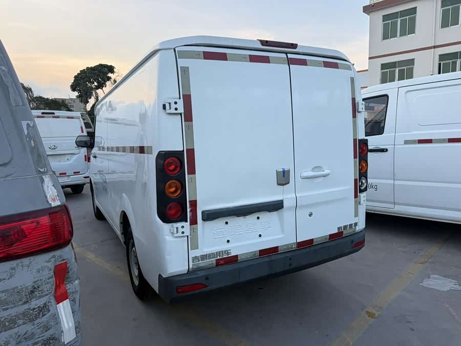 Yuanmeng Xingxiang V 2022 6E Long Wheelbase Ningde 41.86kWh - zdjęcie 3