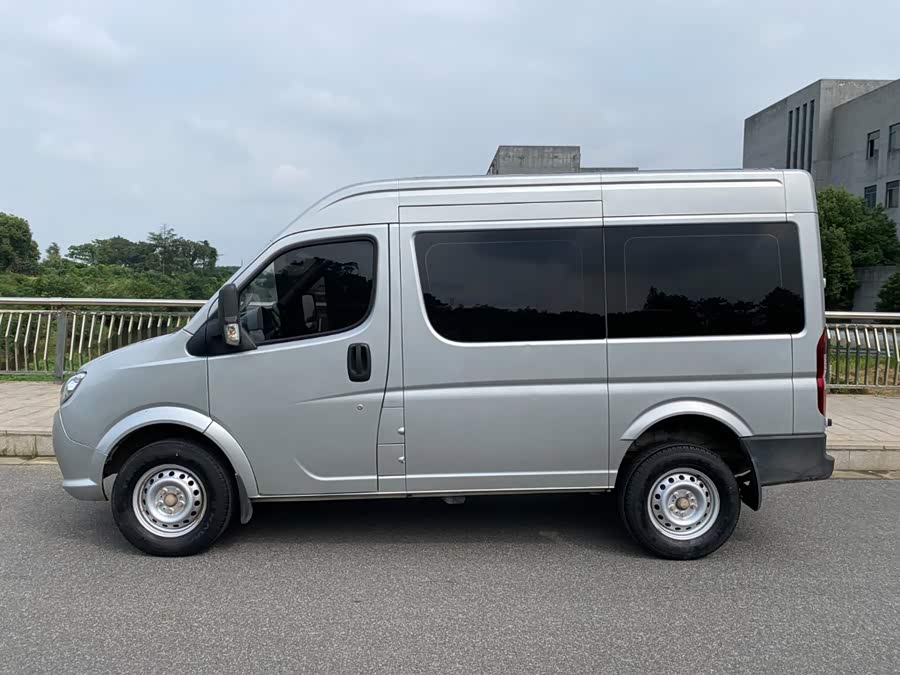 Yufeng 2021 2.4T FWD Logistics Van Short Wheelbase Medium Roof 5-9 Seats National VI YCY24140-60A - zdjęcie 2