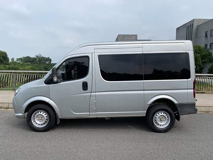 Yufeng 2021 2.4T FWD Logistics Van Short Wheelbase Medium Roof 5-9 Seats National VI YCY24140-60A - zdjęcie 12